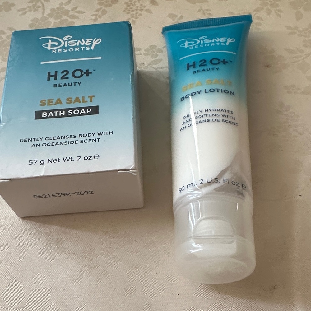 Disney H2O+ Blue and White Bath Set